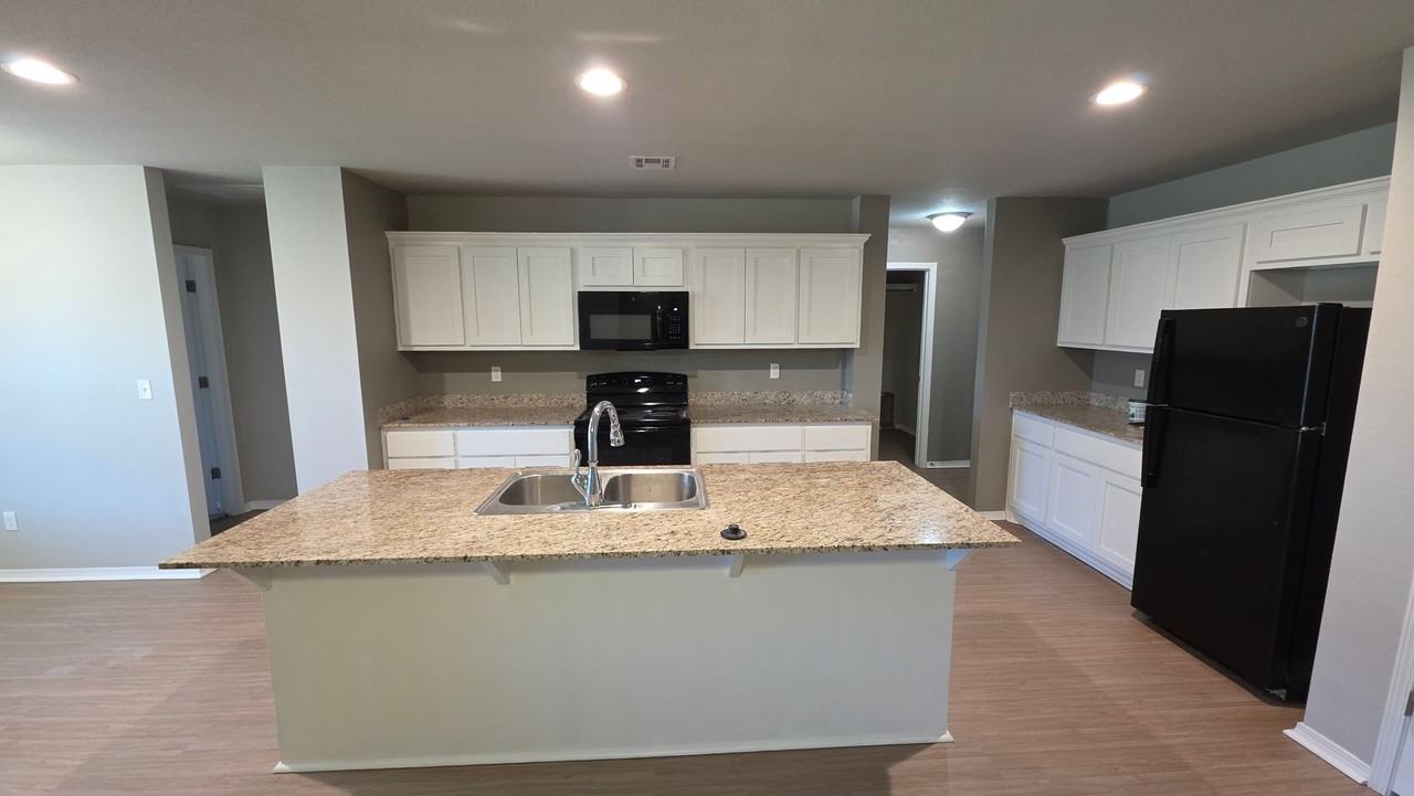 14701 N 46th West Ave - Photo 3 of 20