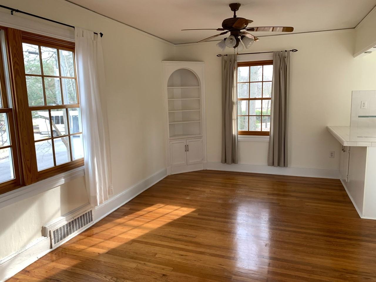 155 Windsor Ct - Photo 2 of 13