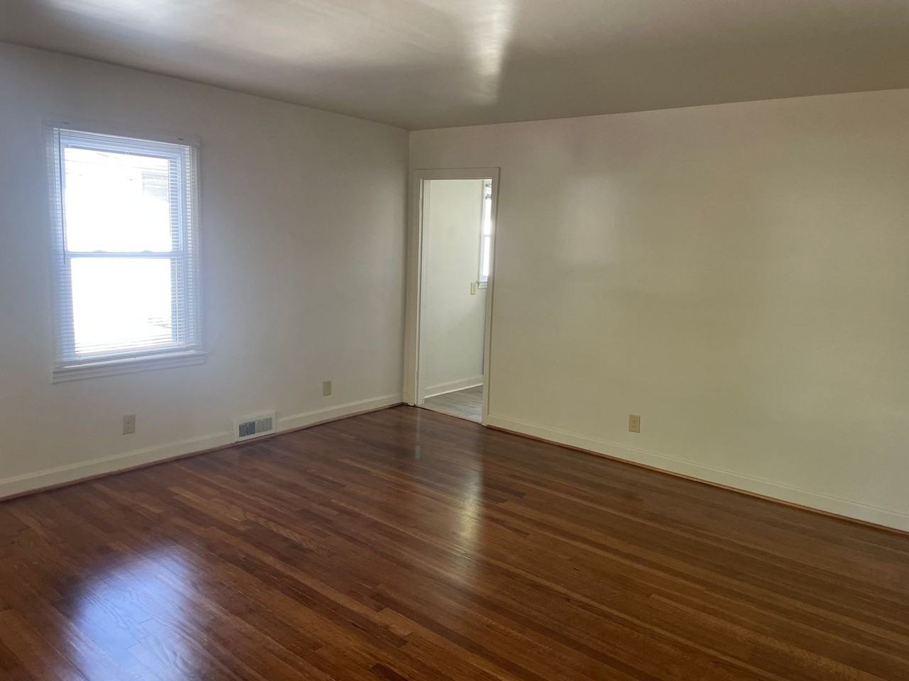 1437 Thurmond Street - Photo 2 of 8