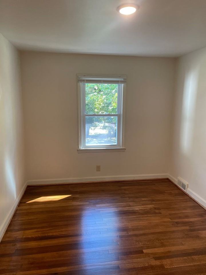 1437 Thurmond Street - Photo 3 of 8