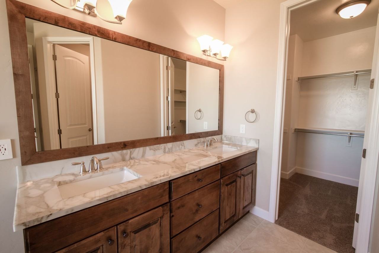 946 N 980 W - Photo 3 of 15