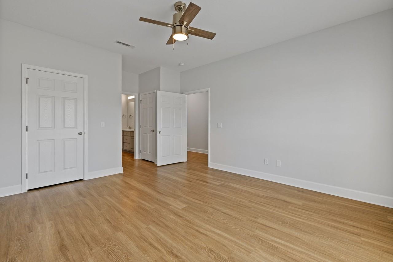 132 Wingate Ave - Photo 5 of 17