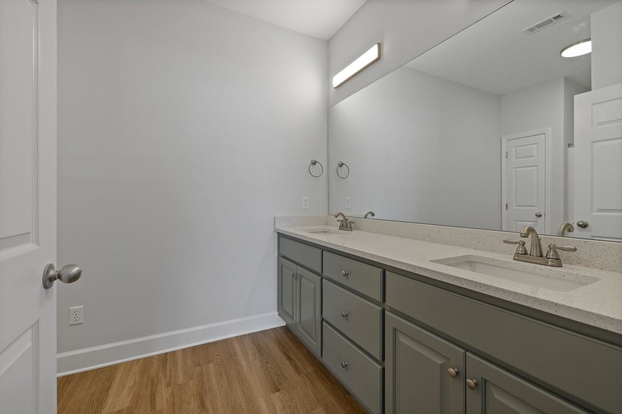132 Wingate Ave - Photo 6 of 17