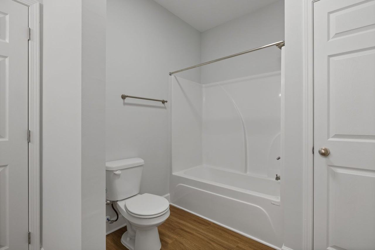132 Wingate Ave - Photo 7 of 17