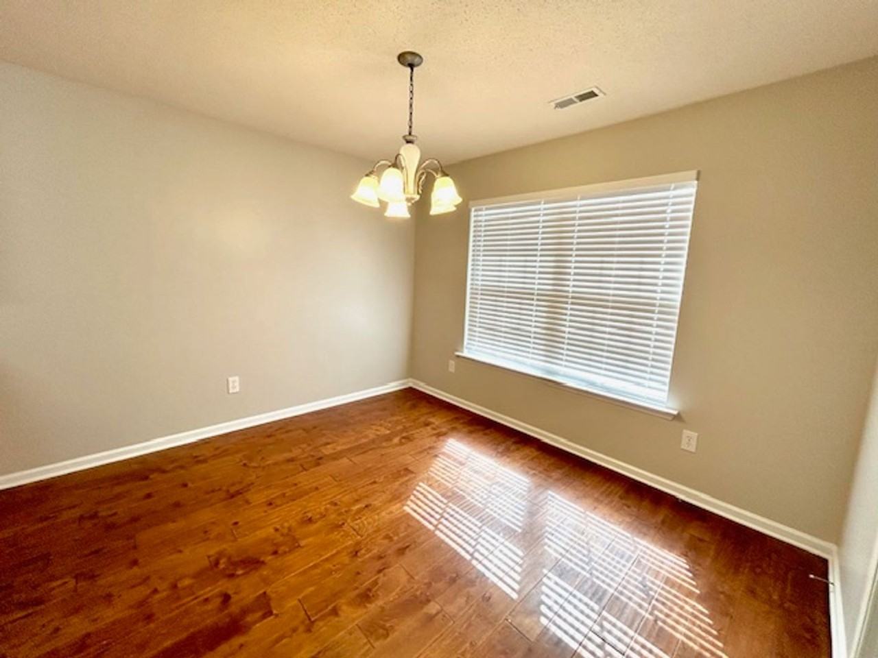 4702 Carrington Boulevard - Photo 7 of 27