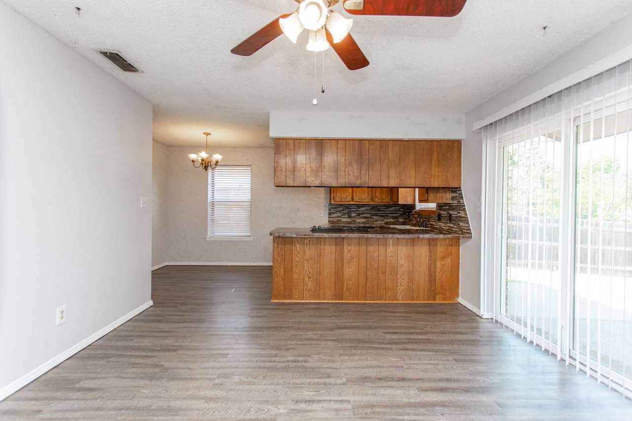 5238 Kingston Dr - Photo 2 of 31