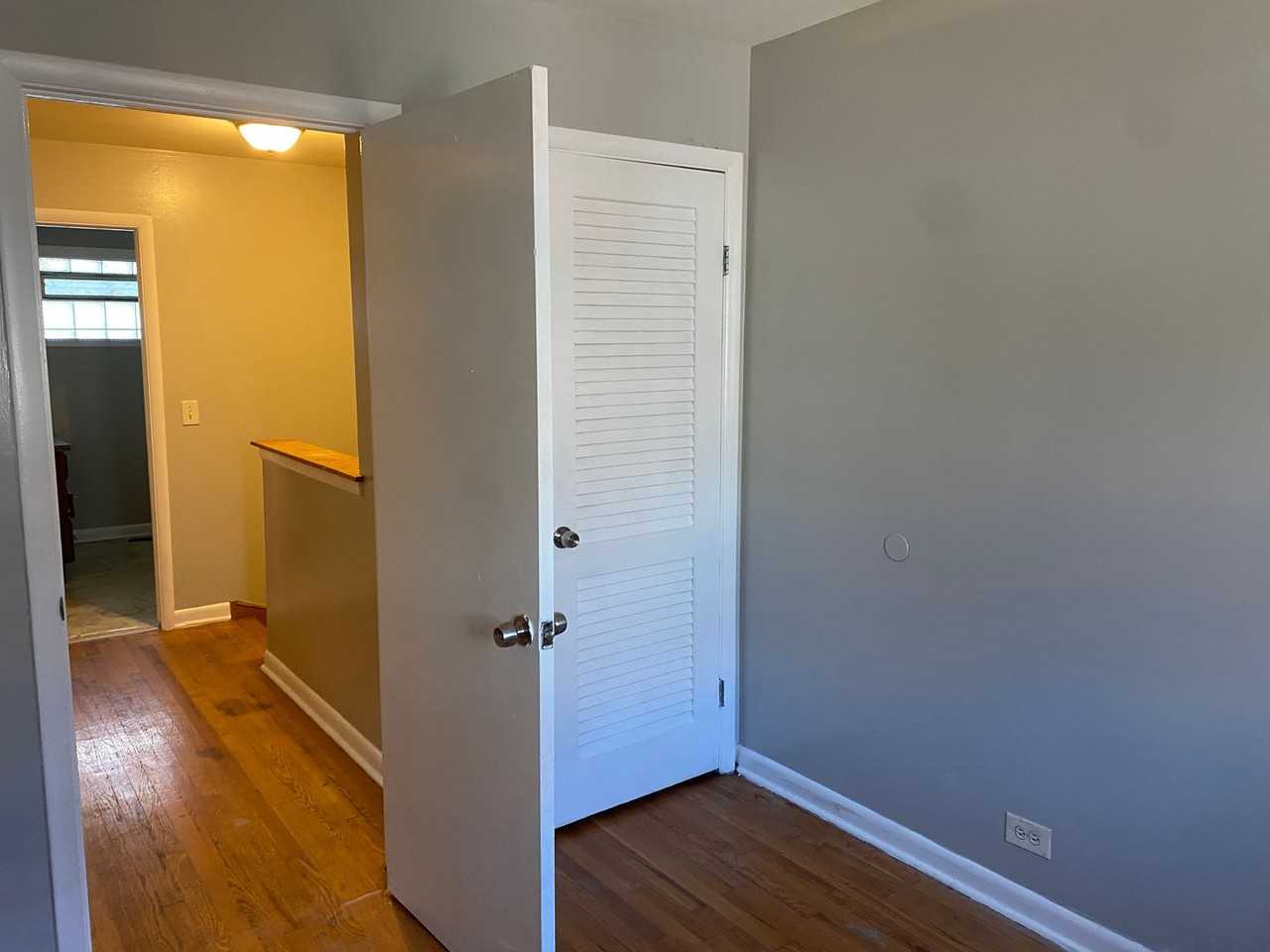 9040 S Dauphin Ave - Photo 2 of 11