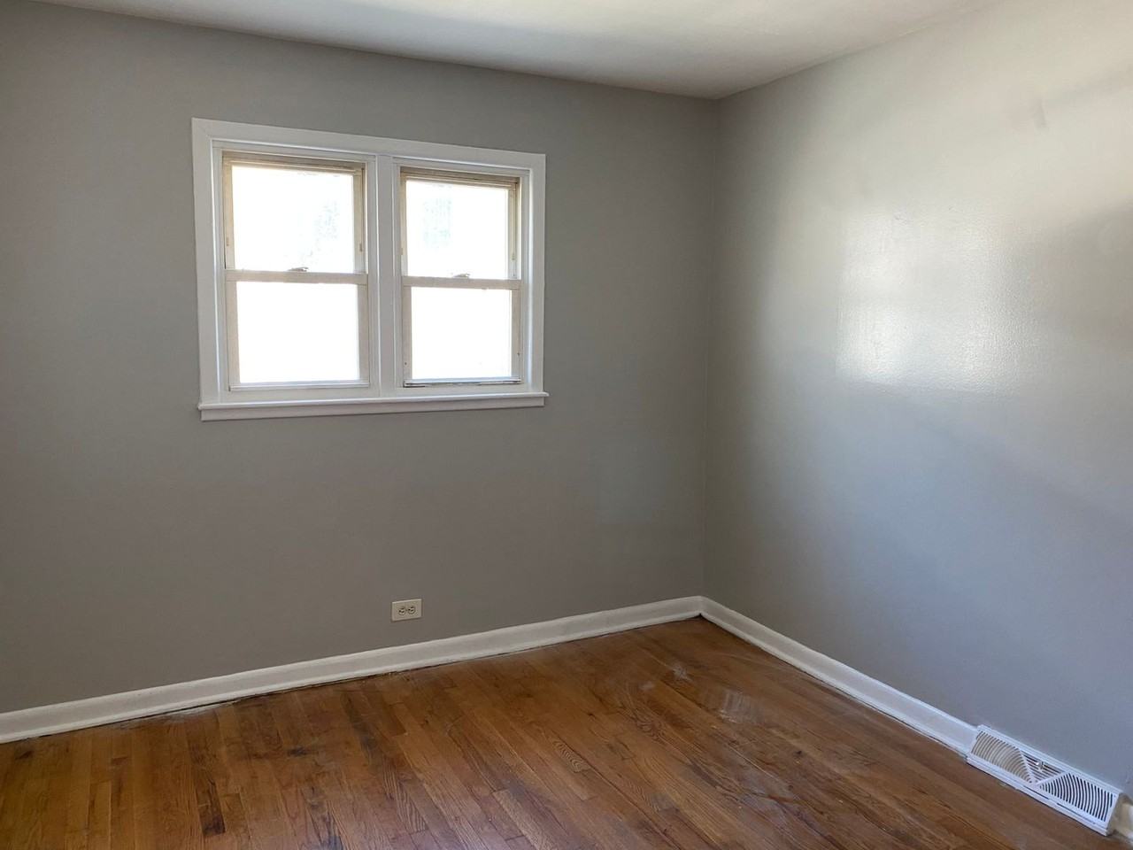 9040 S Dauphin Ave - Photo 5 of 11