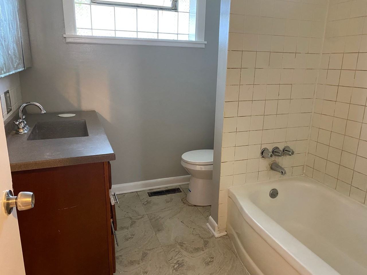 9040 S Dauphin Ave - Photo 7 of 11