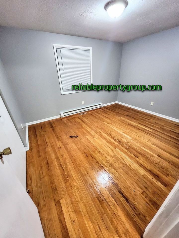 10737 Old Decatur Rd - Photo 5 of 10