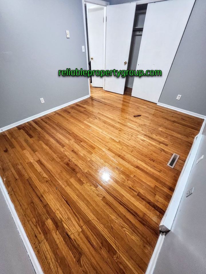 10737 Old Decatur Rd - Photo 6 of 10