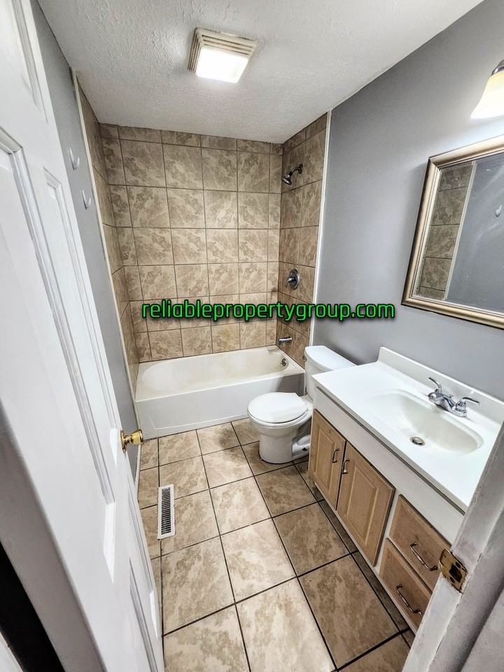 10737 Old Decatur Rd - Photo 7 of 10