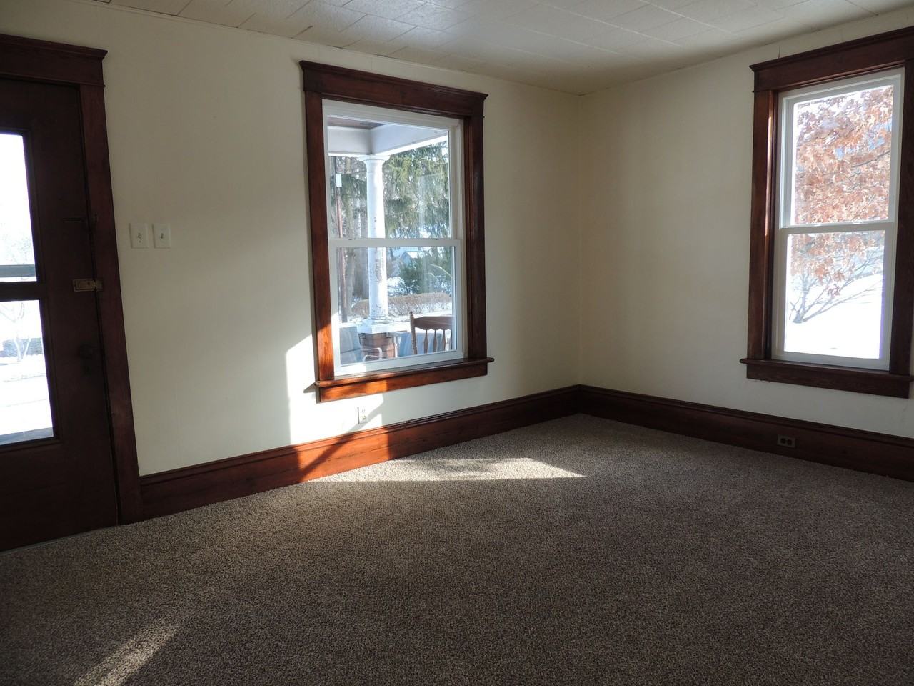 290 S Main St - Photo 3 of 41