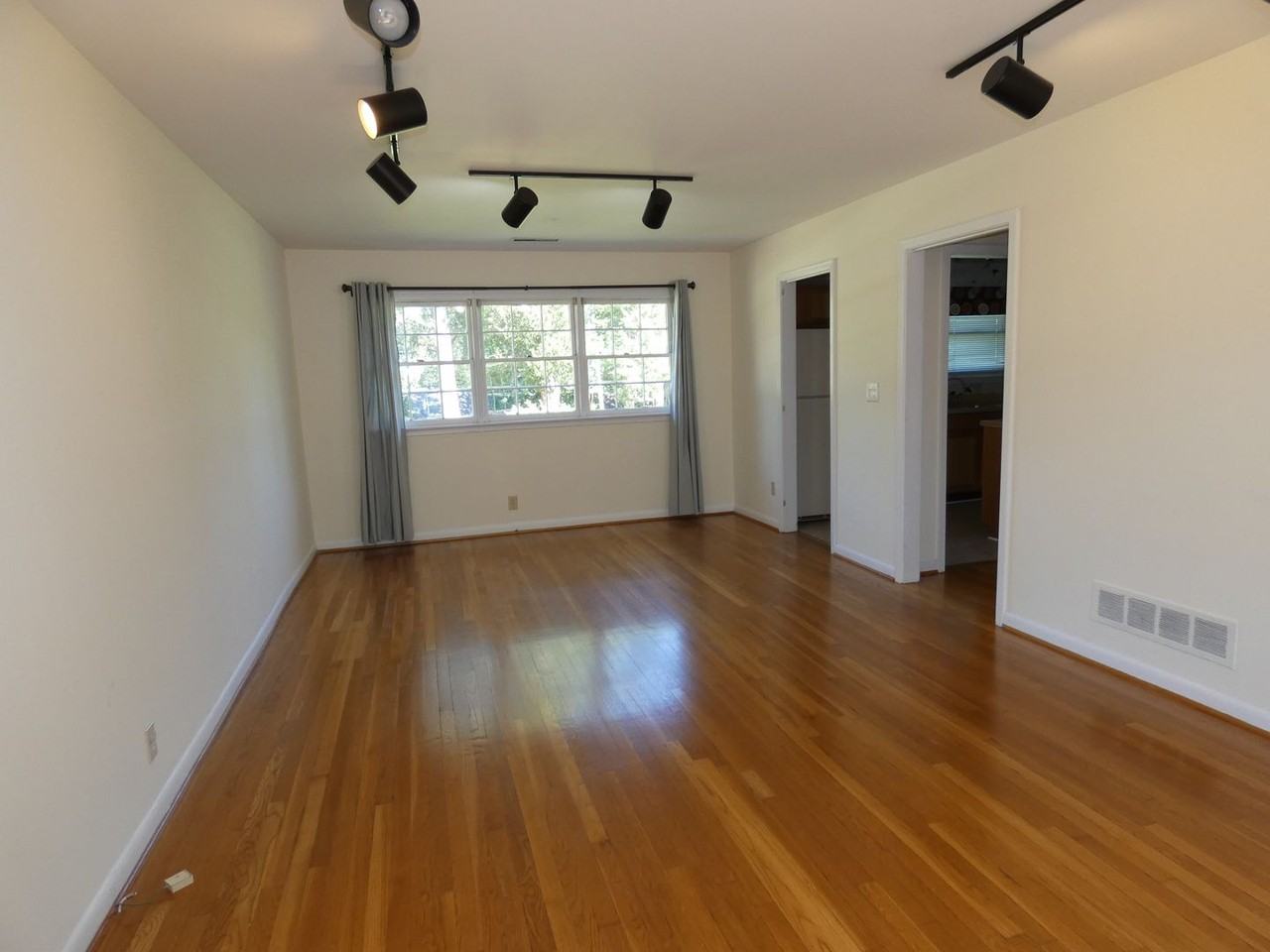 1457 Shades Crest Rd - Photo 4 of 12