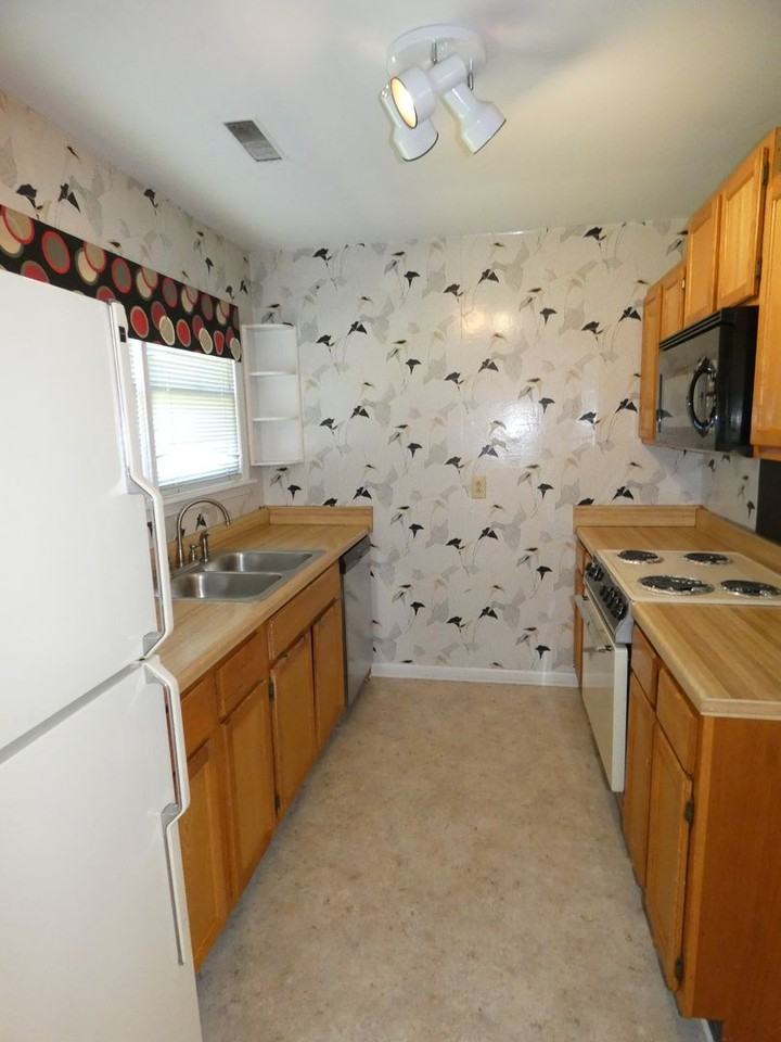 1457 Shades Crest Rd - Photo 5 of 12