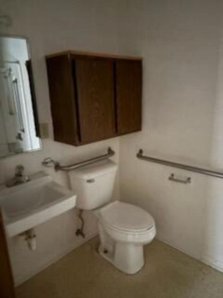 813 Delaware - Photo 3 of 6