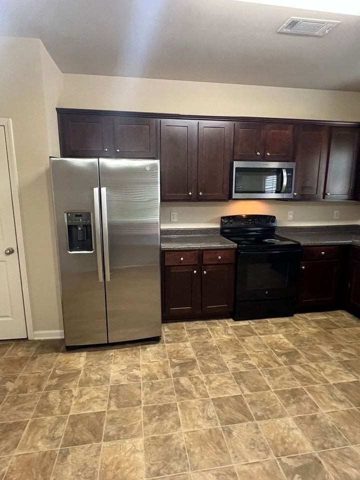 586 Grenier Terrace Northeast - Photo 7 of 28