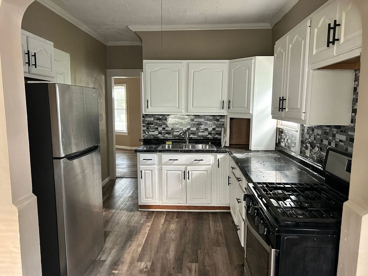 2021 W 93rd St - Photo 3 of 9