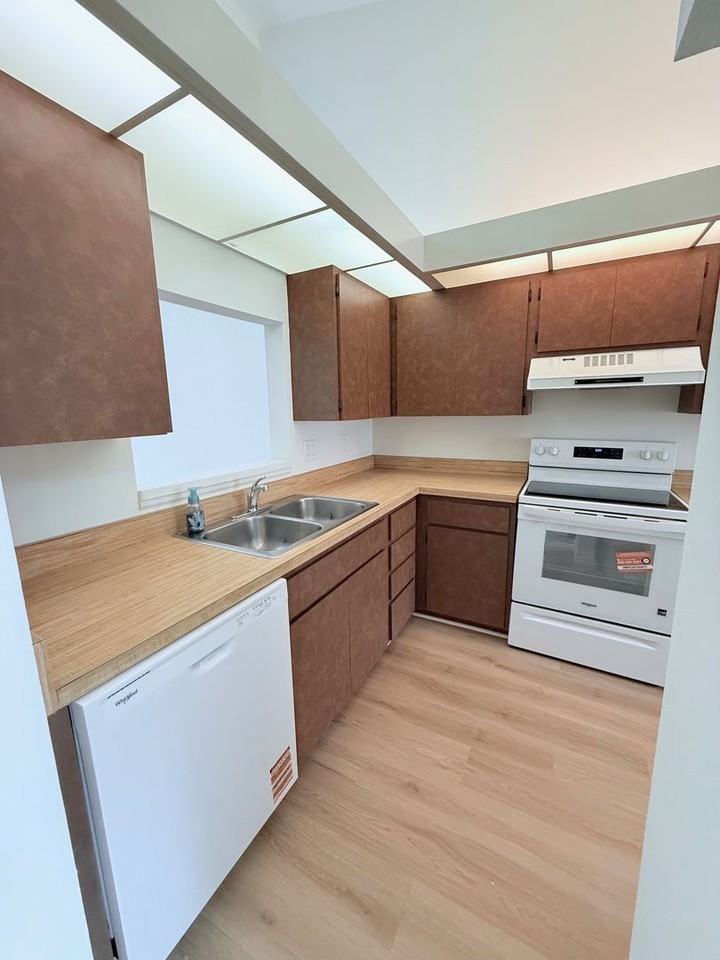 7230 Cloister Drive - Photo 4 of 22