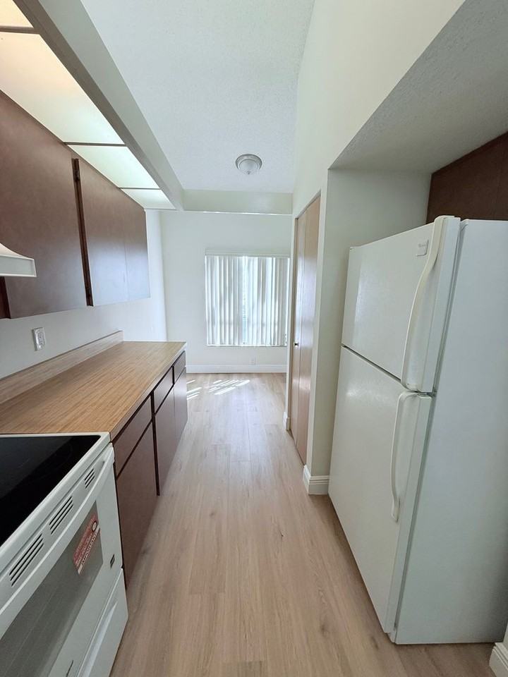 7230 Cloister Drive - Photo 5 of 22