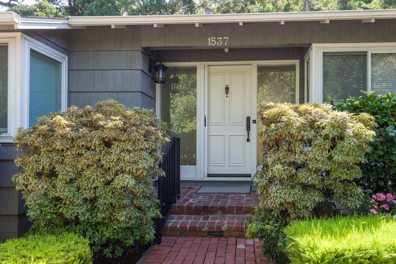 1537 Escondido Way - Photo 3 of 28