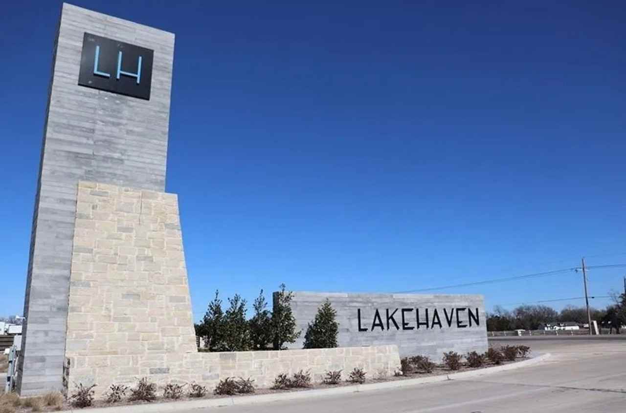 3902 Monticello Drive - Photo 2 of 17