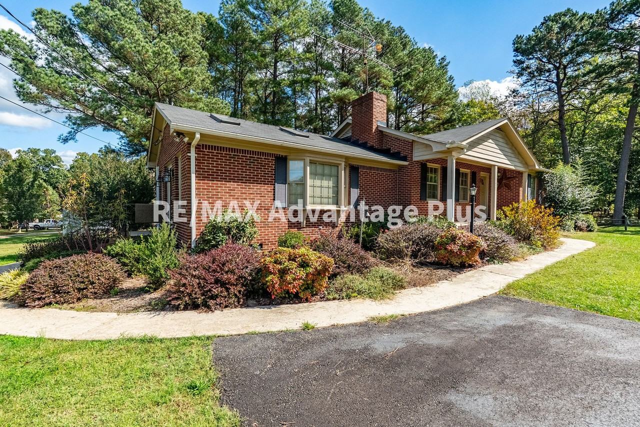 660 Firehouse Rd - Photo 3 of 43