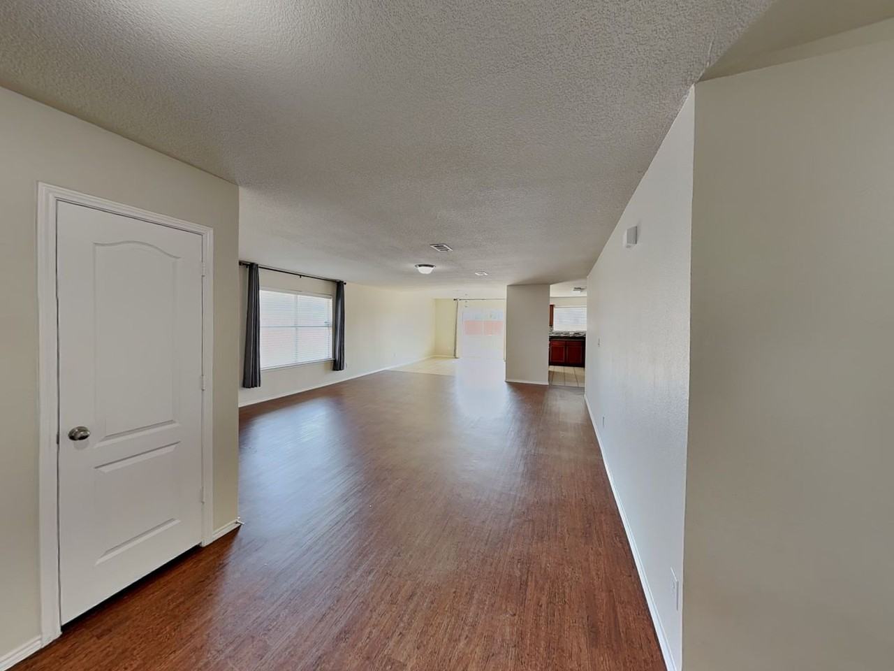 201 Dakota Ridge Dr - Photo 2 of 22