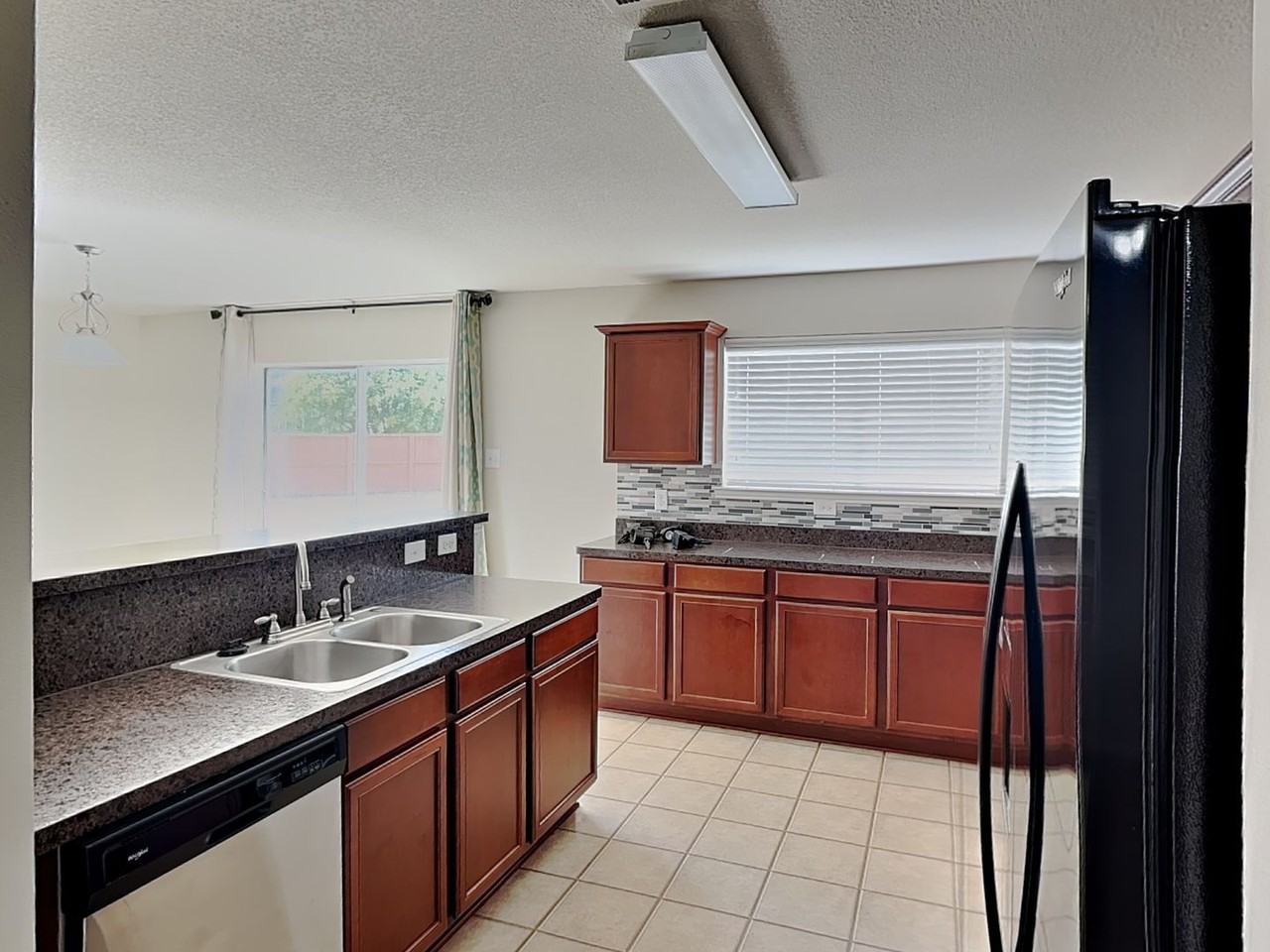 201 Dakota Ridge Dr - Photo 4 of 22