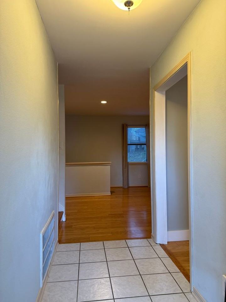 8 Shadywood Ct - Photo 2 of 26