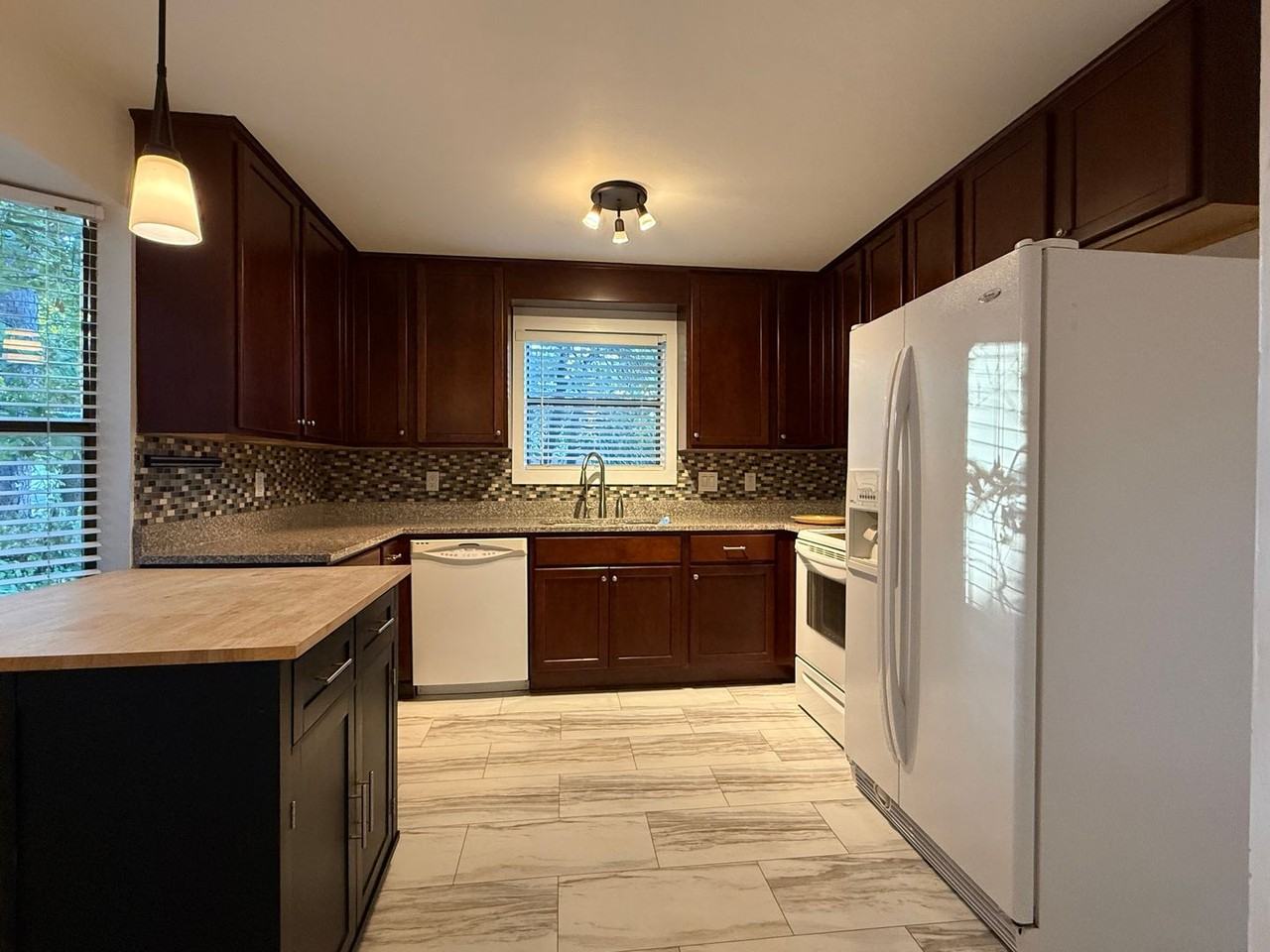 8 Shadywood Ct - Photo 6 of 26