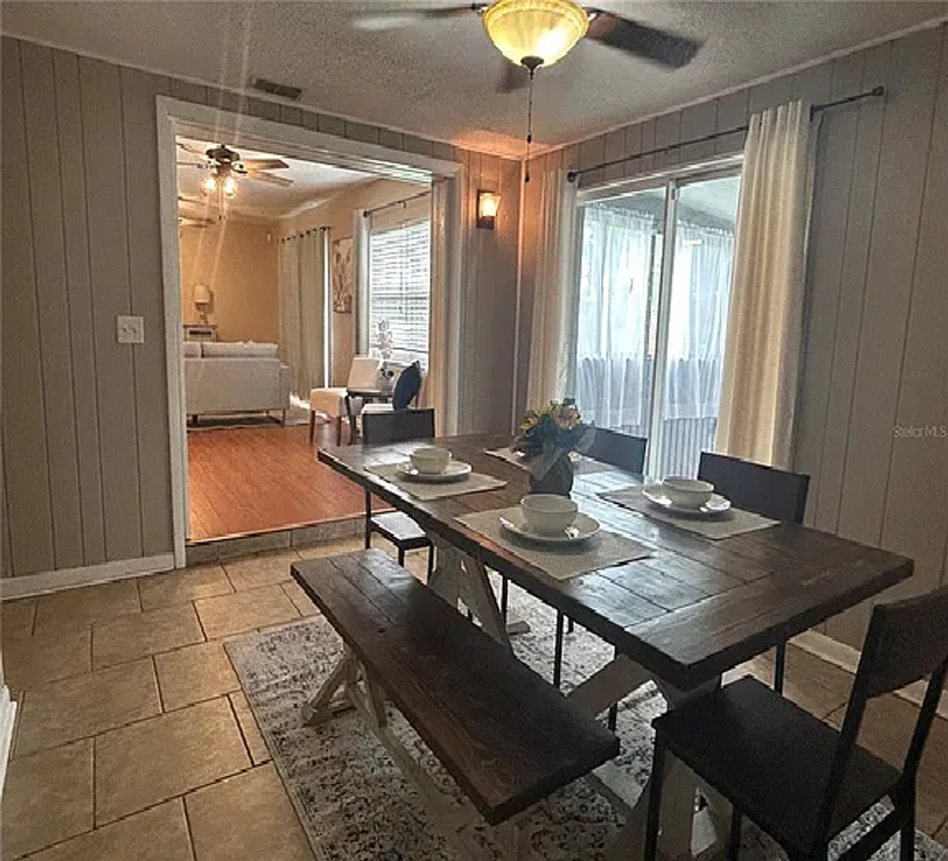 960 Lila St - Photo 4 of 11