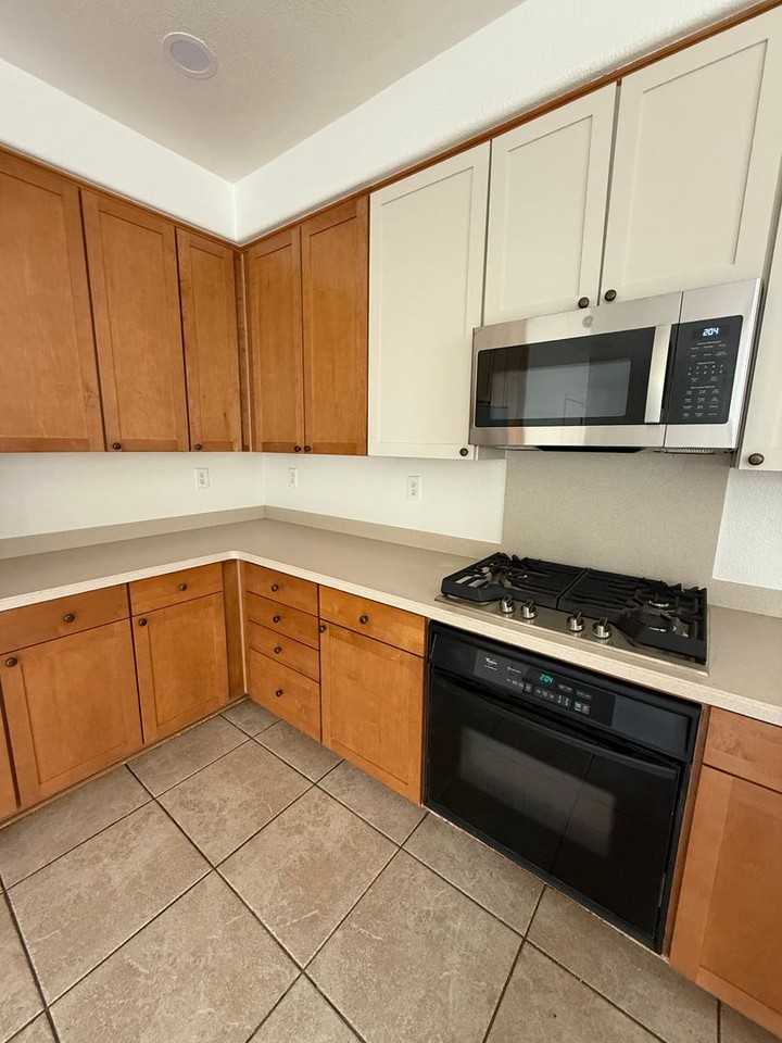 505 Flora Springs Ct - Photo 3 of 37