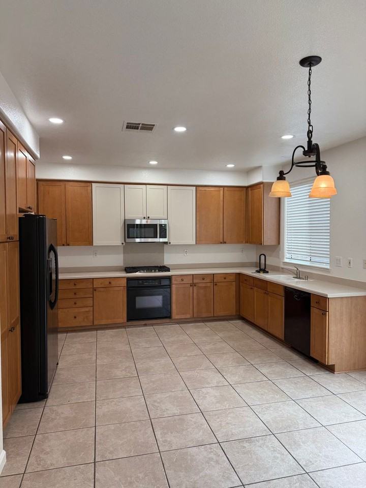 505 Flora Springs Ct - Photo 4 of 37