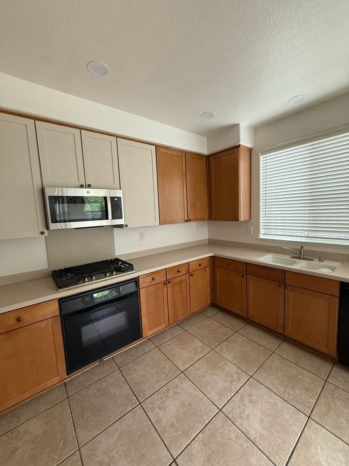 505 Flora Springs Ct - Photo 6 of 37