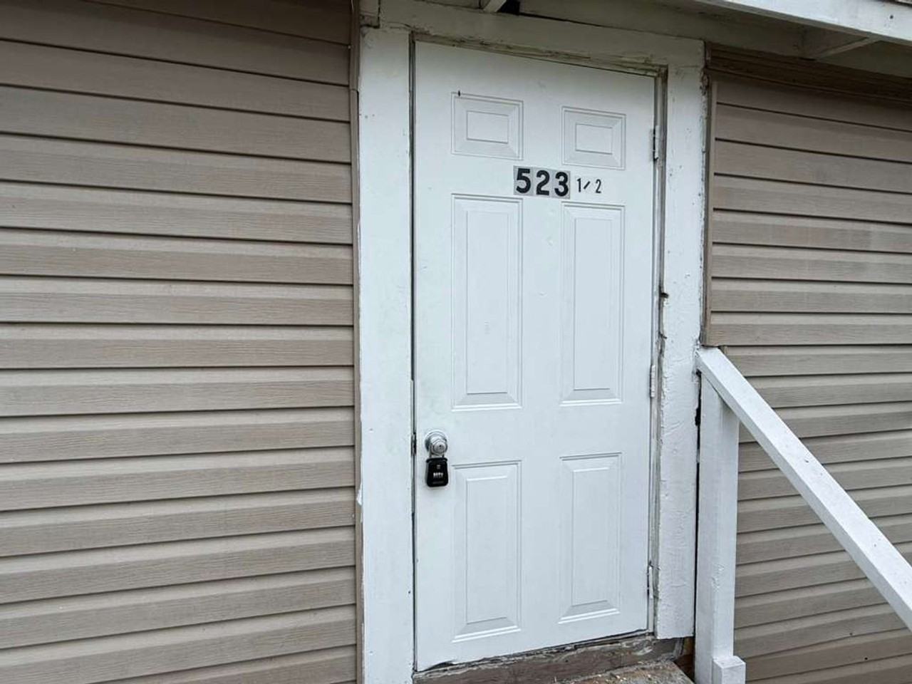 523 1/2 Quincy St - Photo 2 of 9