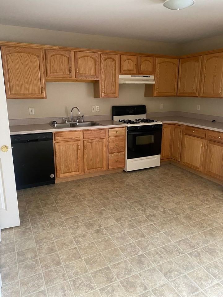 337 Deerfield Dr - Photo 2 of 17