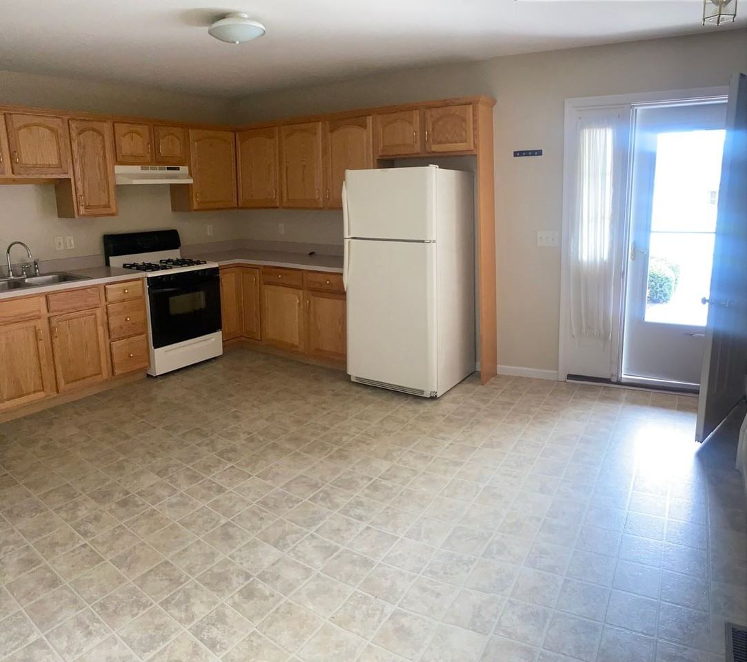 337 Deerfield Dr - Photo 3 of 17