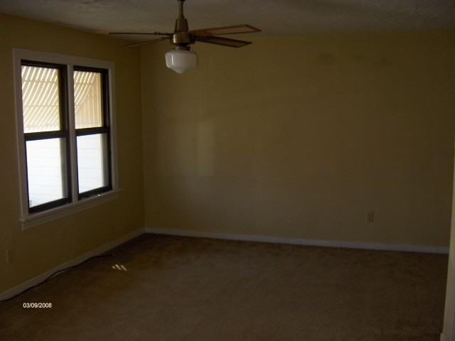 2211 Nw Crosby Ave - Photo 3 of 10