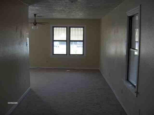 2211 Nw Crosby Ave - Photo 4 of 10