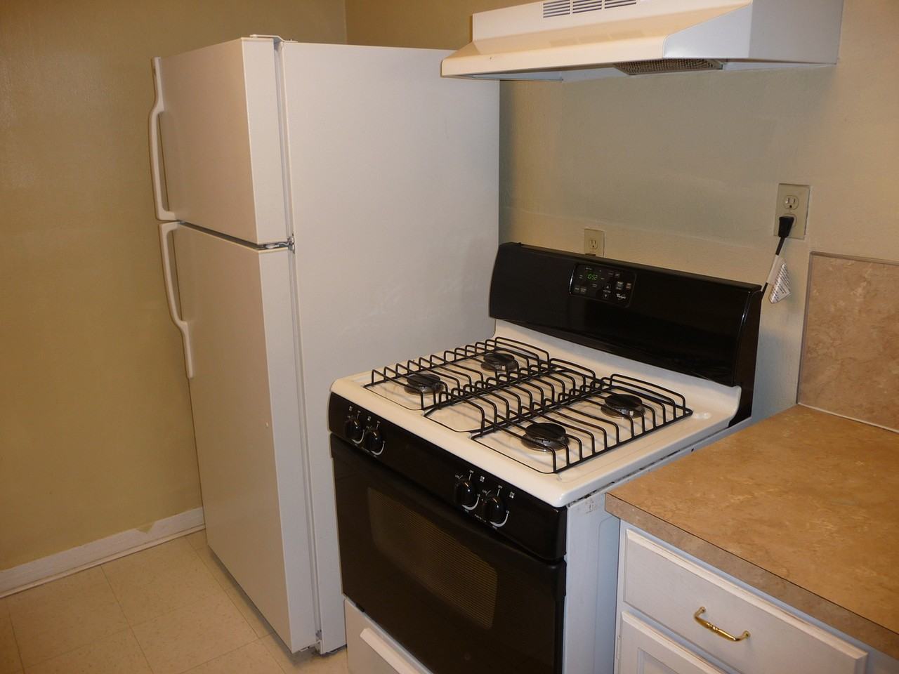 2211 Nw Crosby Ave - Photo 6 of 10