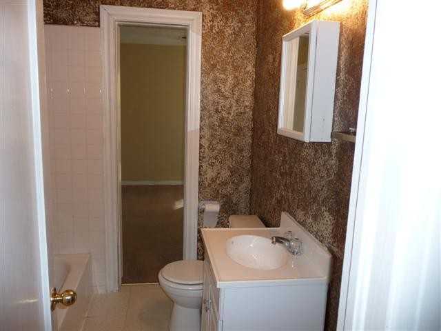 2211 Nw Crosby Ave - Photo 7 of 10