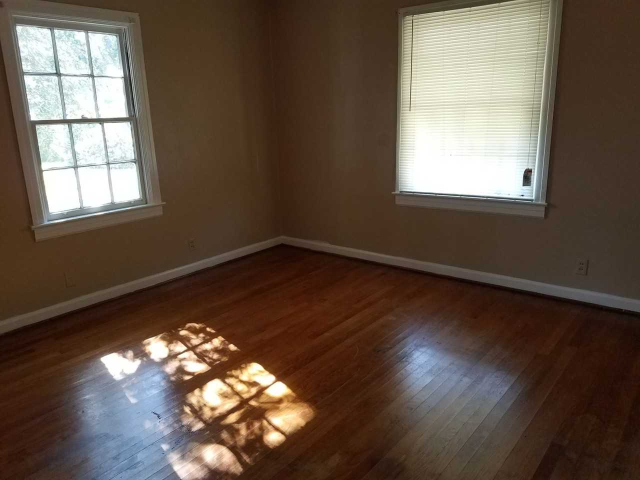 817 Hawkins St - Photo 2 of 8