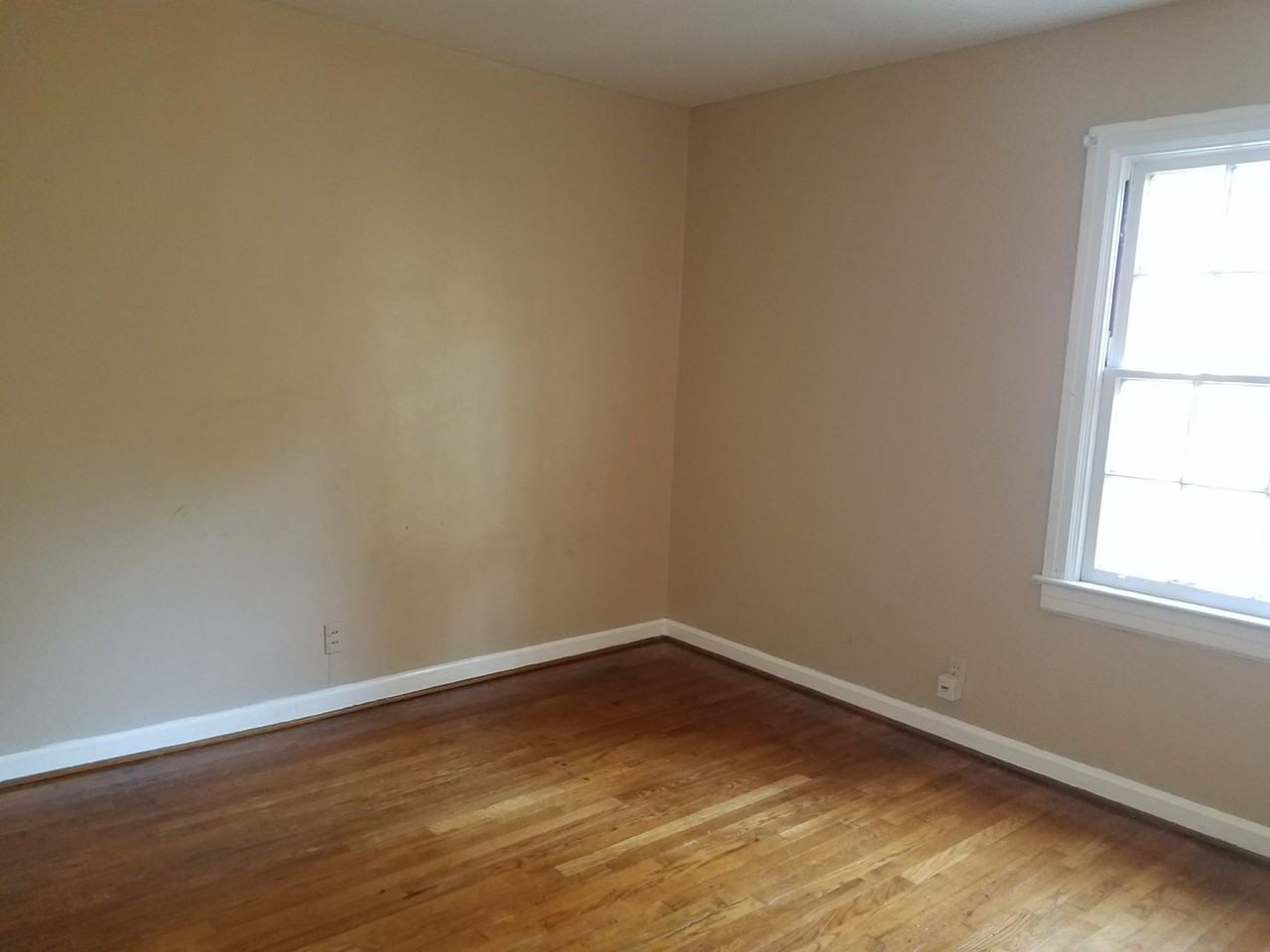 817 Hawkins St - Photo 4 of 8