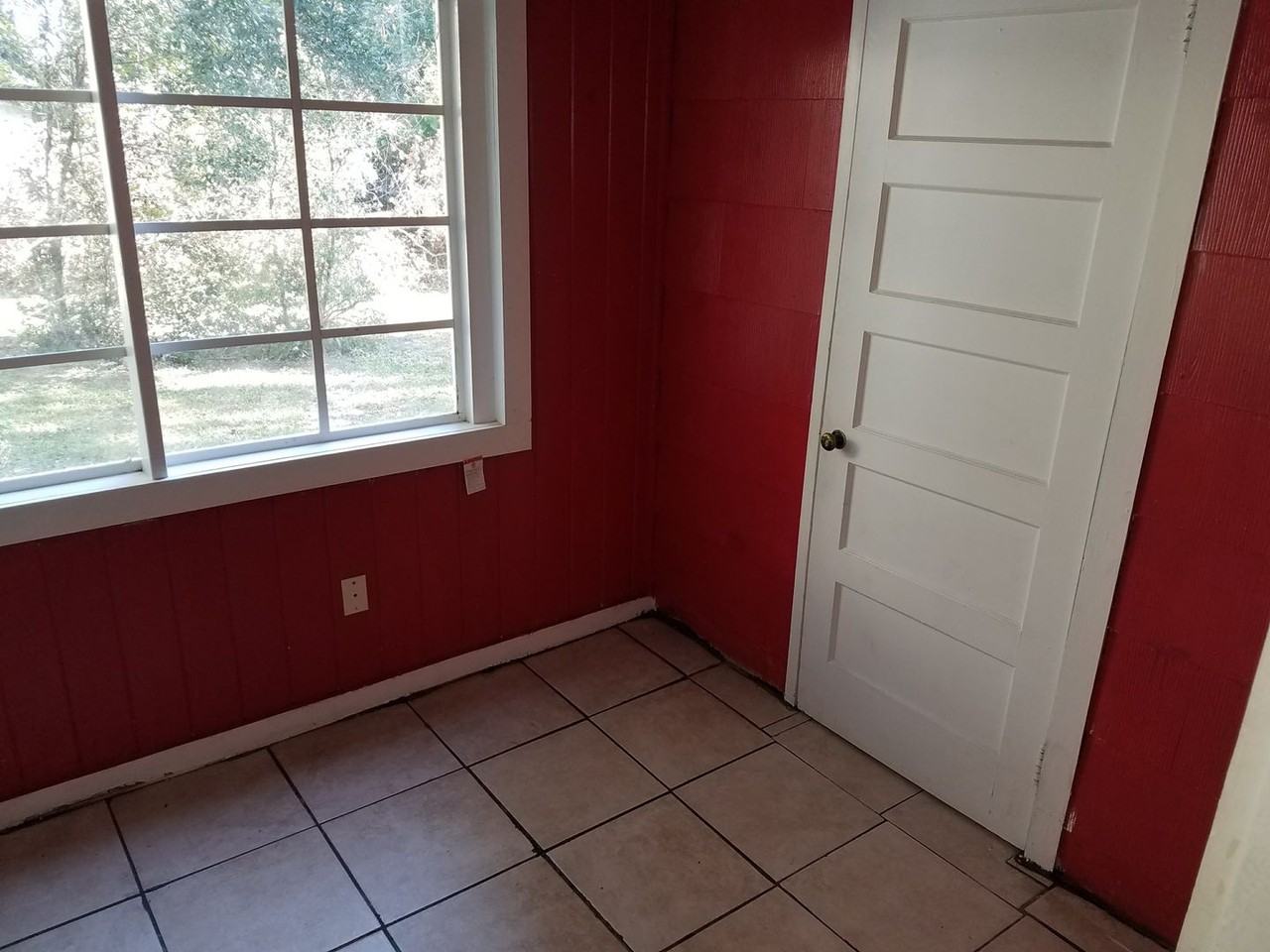 817 Hawkins St - Photo 5 of 8