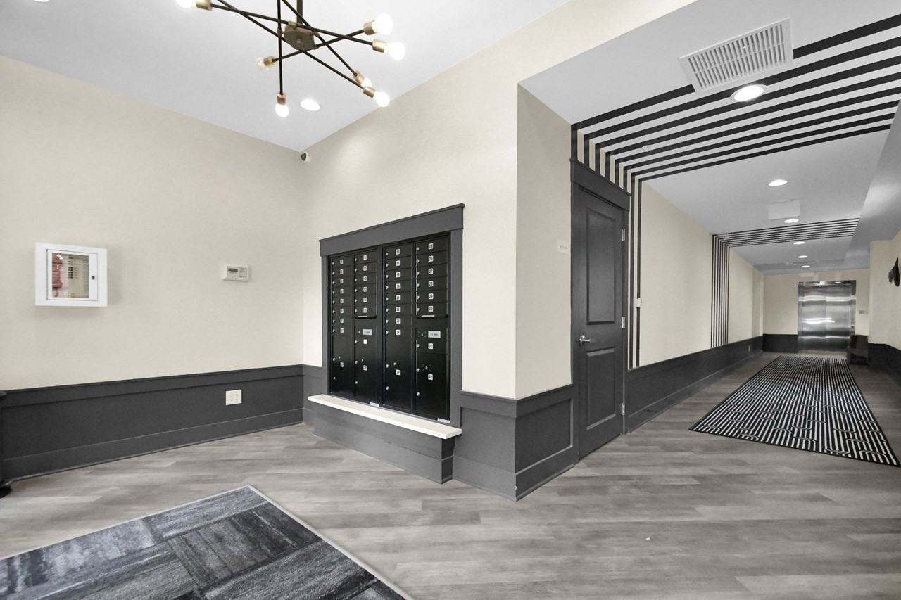 Beautiful luxury apartments available close to downtown! - Photo 3 of 31