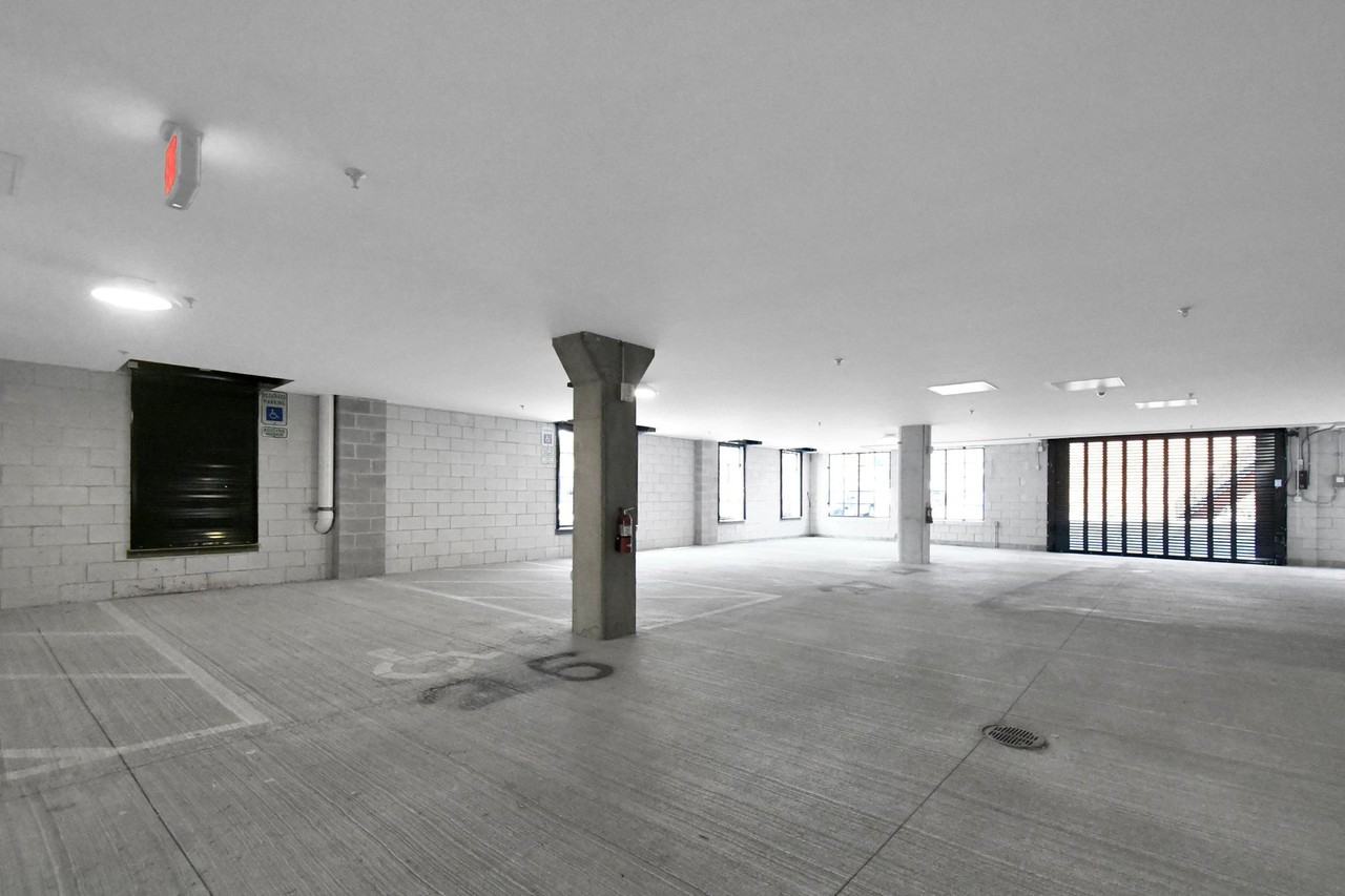 Beautiful luxury apartments available close to downtown! - Photo 4 of 31