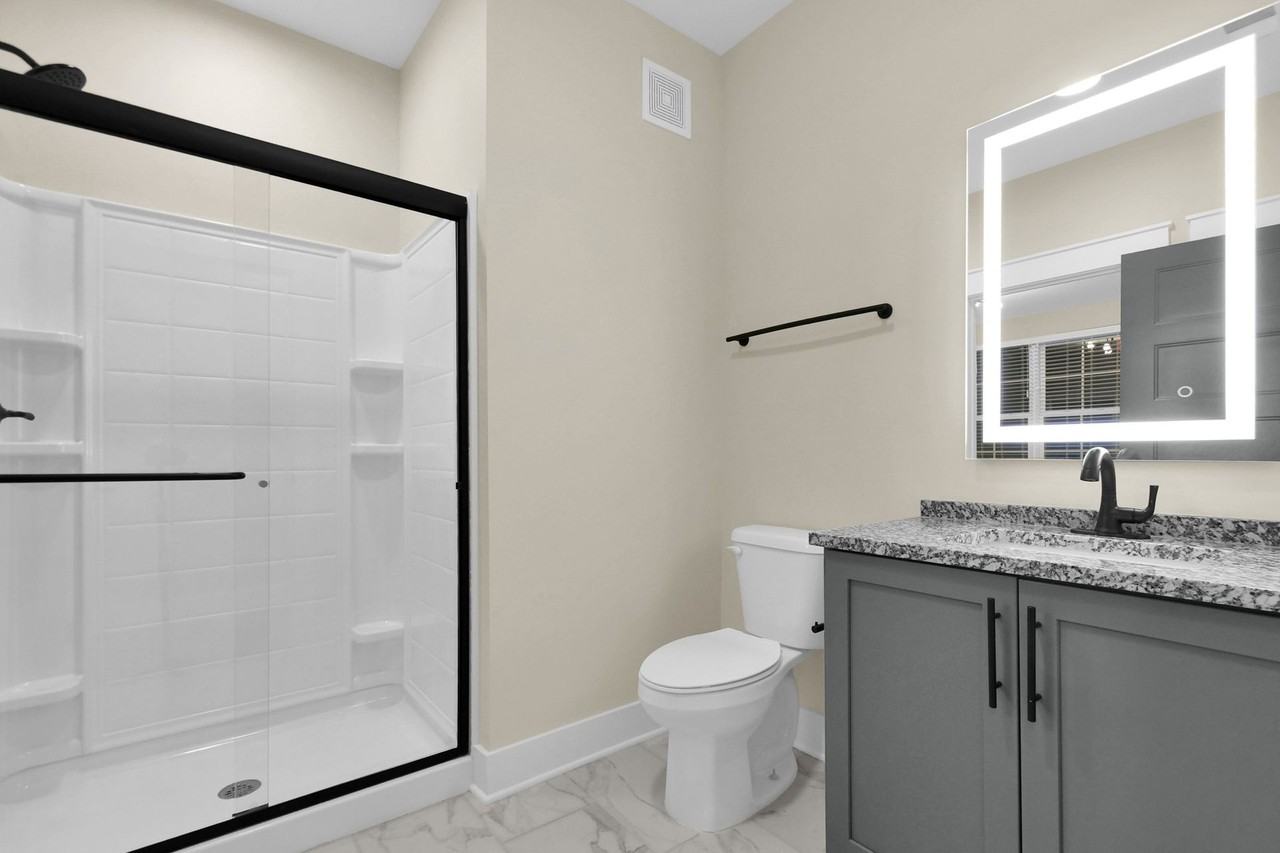 Beautiful luxury apartments available close to downtown! - Photo 6 of 31