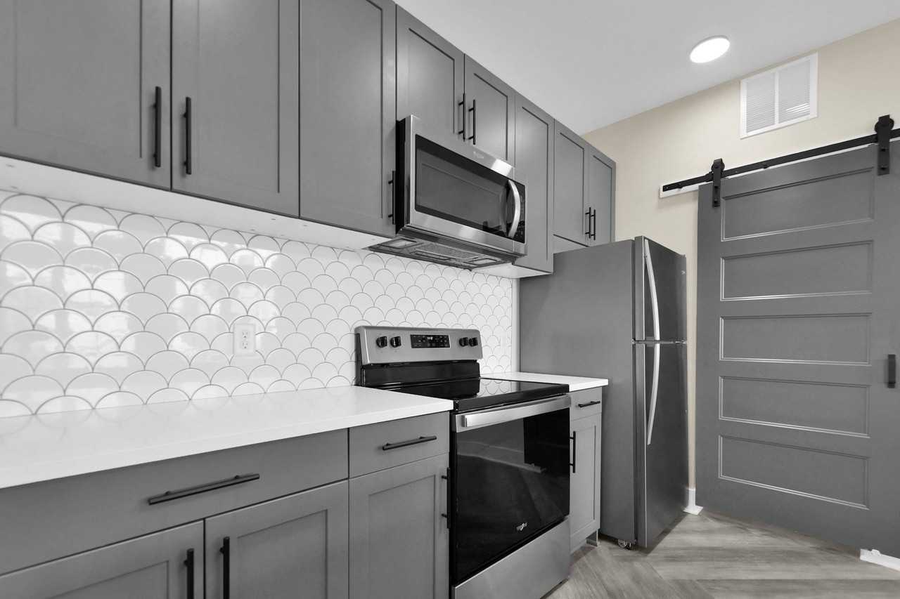 Beautiful luxury apartments available close to downtown! - Photo 7 of 31