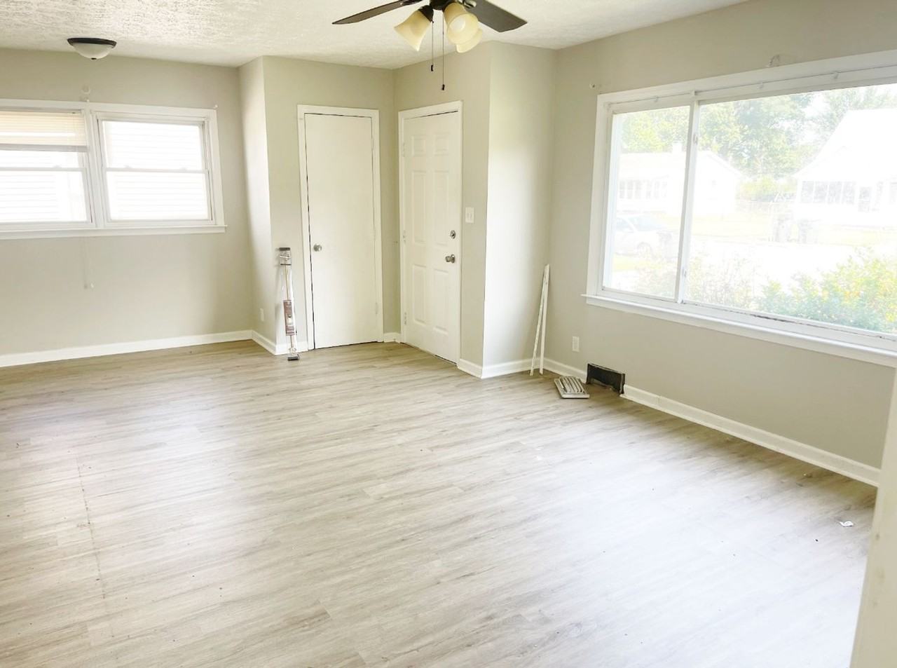 1611 Sweetser Ave - Photo 2 of 36